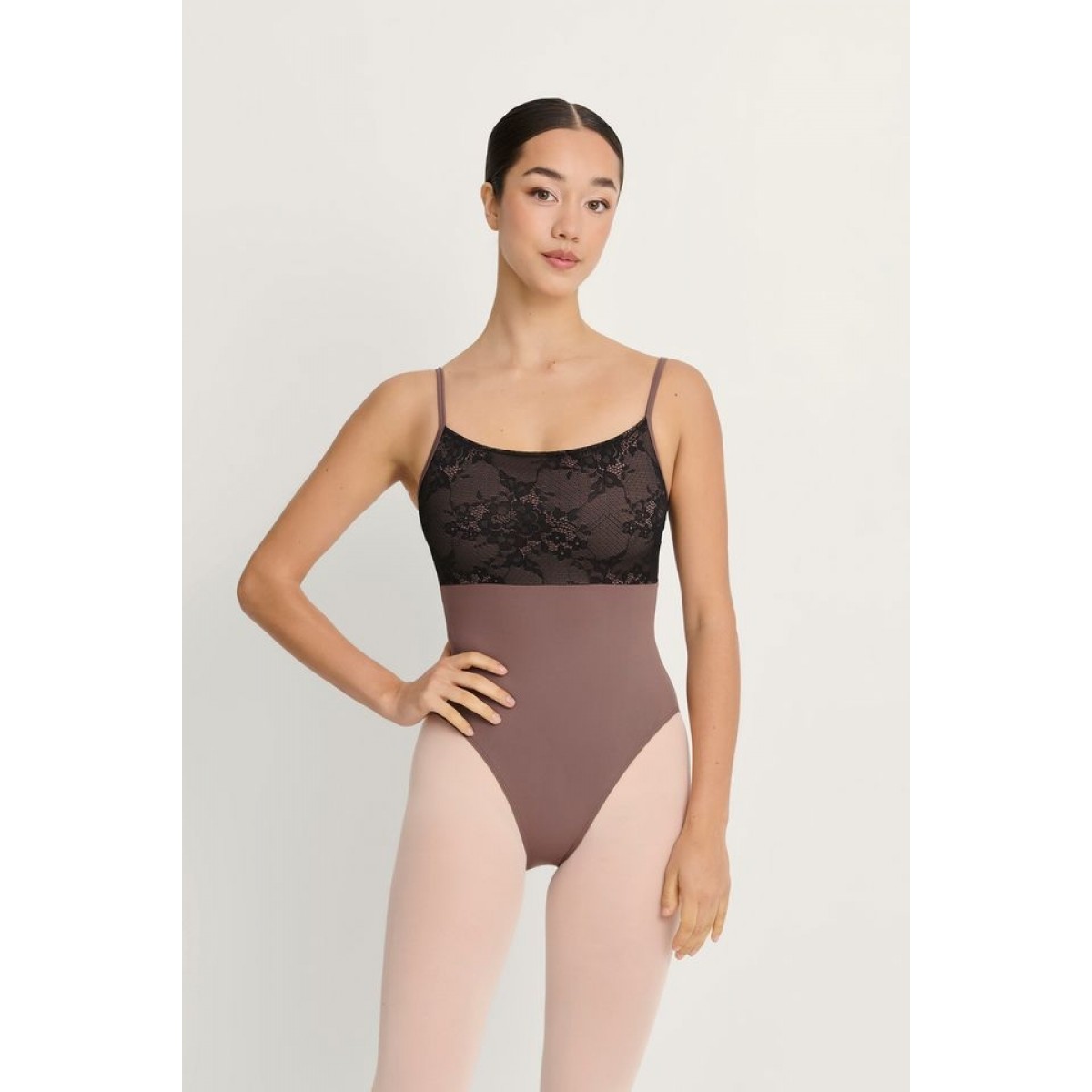 Intermezzo dragt med blonder (begrænset lager)